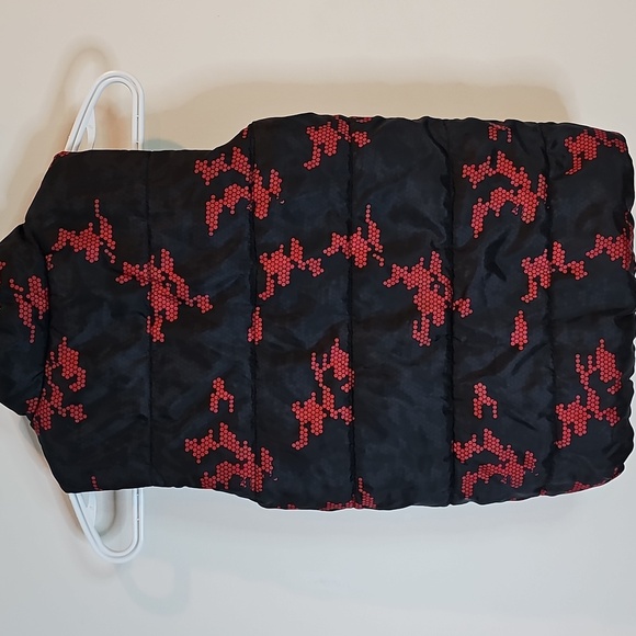 Puma Black and Red Size 8 Snap Up Puffer Vest - Picture 3 of 6